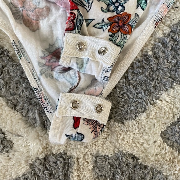 Flower pattern bodysuit - Picture 2 of 7